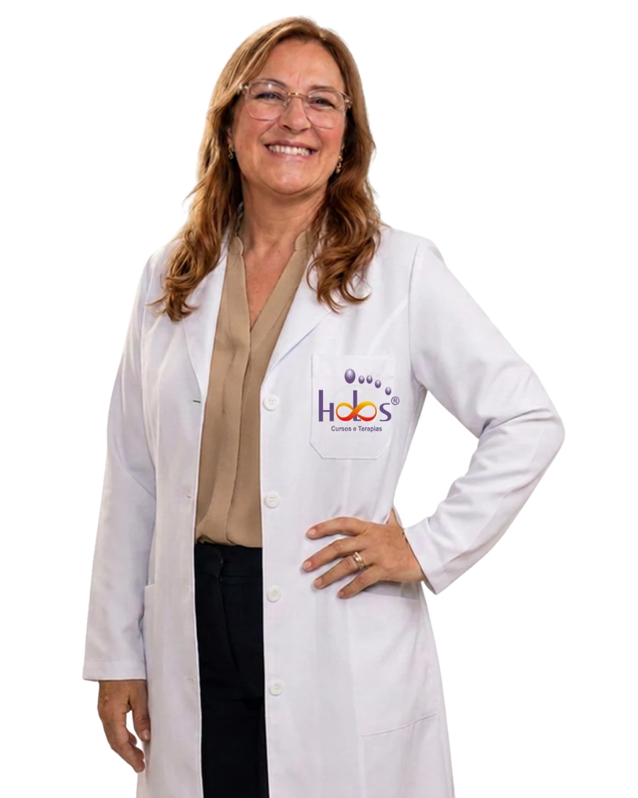 Luciana Maier, fundadora do Espaço Holos, de jaleco branco